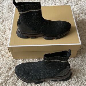 💐NEW IN BOX💐 Michael Kors Kendra Sock Bootie Michael Kors - size 6